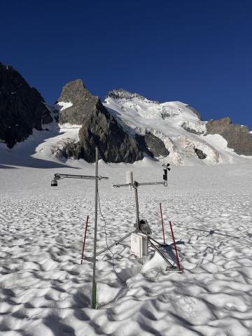 Instruments de mesures sur un glacier