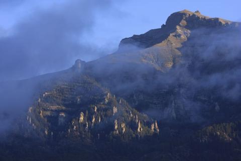 Soleil Boeuf et les Aiguilles de Famourou ©Marc Corail - Parc national des Ecrins