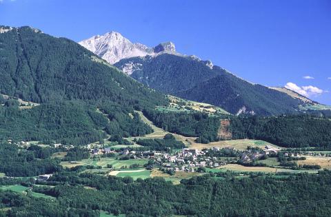 Village de Saint-Léger ©Michel Francou - Parc national des Ecrins