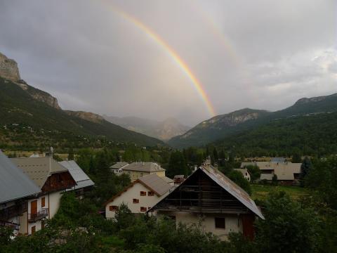Arc en ciel à Vallouise - commune de Vallouise ©Thierry Maillet  - Parc national des Ecrins