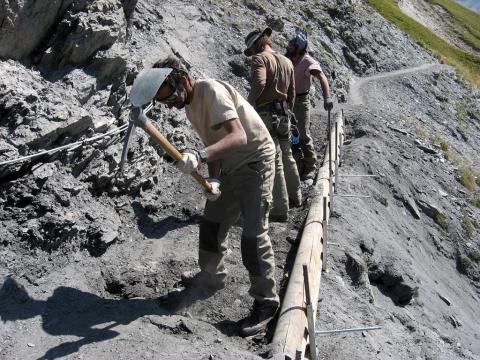 Travaux sur le sentier des Crevasses © S. d'Houwt, PNE