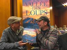 La vallée des loups, film de Jean-Michel Bertrand -le livre, co-signé avec Bertrand Bodin