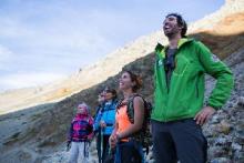 Observation des chamois avec Jean-Maxime Flandin (Visa Trekking) © Parc national des Ecrins