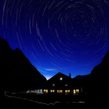 Refuge de l’Alpe de Villar-d’Arêne de nuit - © Saulay Pascal - Parc national des Écrins