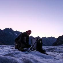 Pose des perches au glacier Blanc - © M. Coulon - PNE