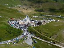 La caravane du Tour de France au col du Lautaret © Hélène Quellier - Parc national des Ecrins