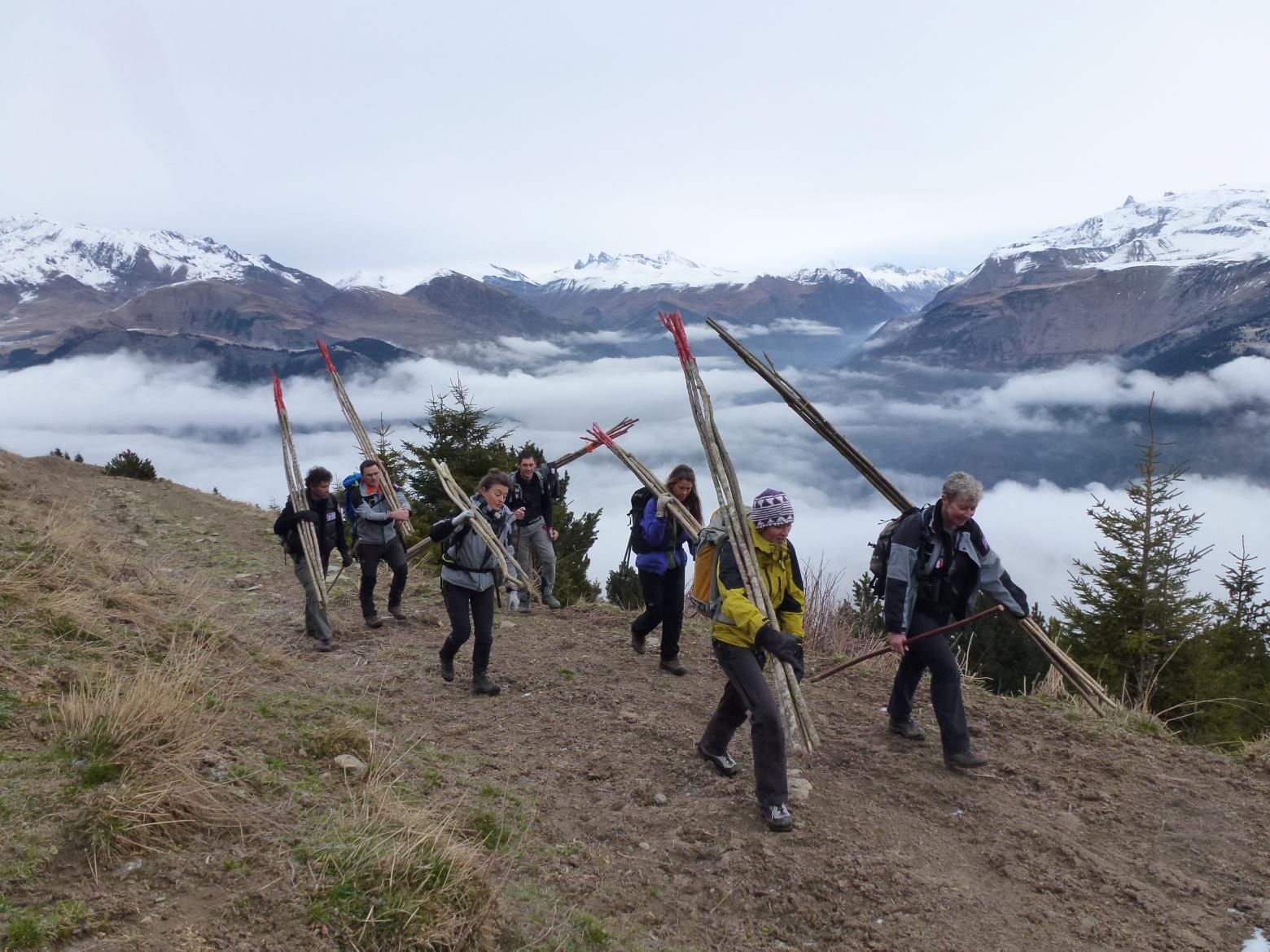 En chemin vers la croix du carrelet. Photo Lionel Breda.