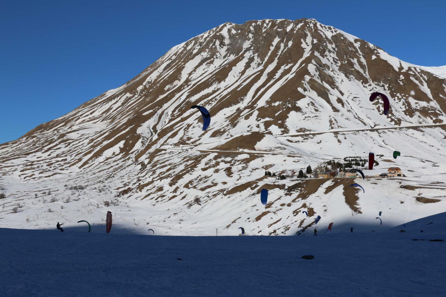 Snow kite au Lautaret © H-Quellier -Parc national des Ecrins