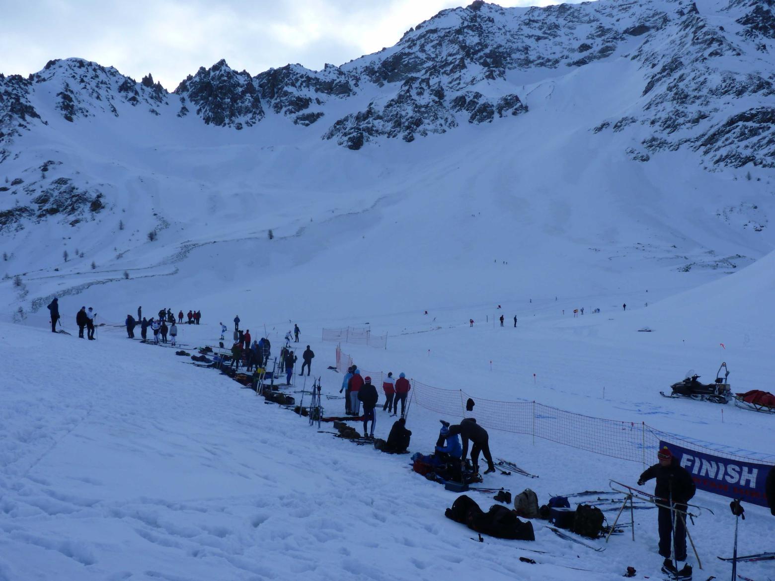  l'habituelle compétition de ski de fond des "militaires anglais" a pris de l'altitude jusqu'au col où un parcours a pu leur être proposé.