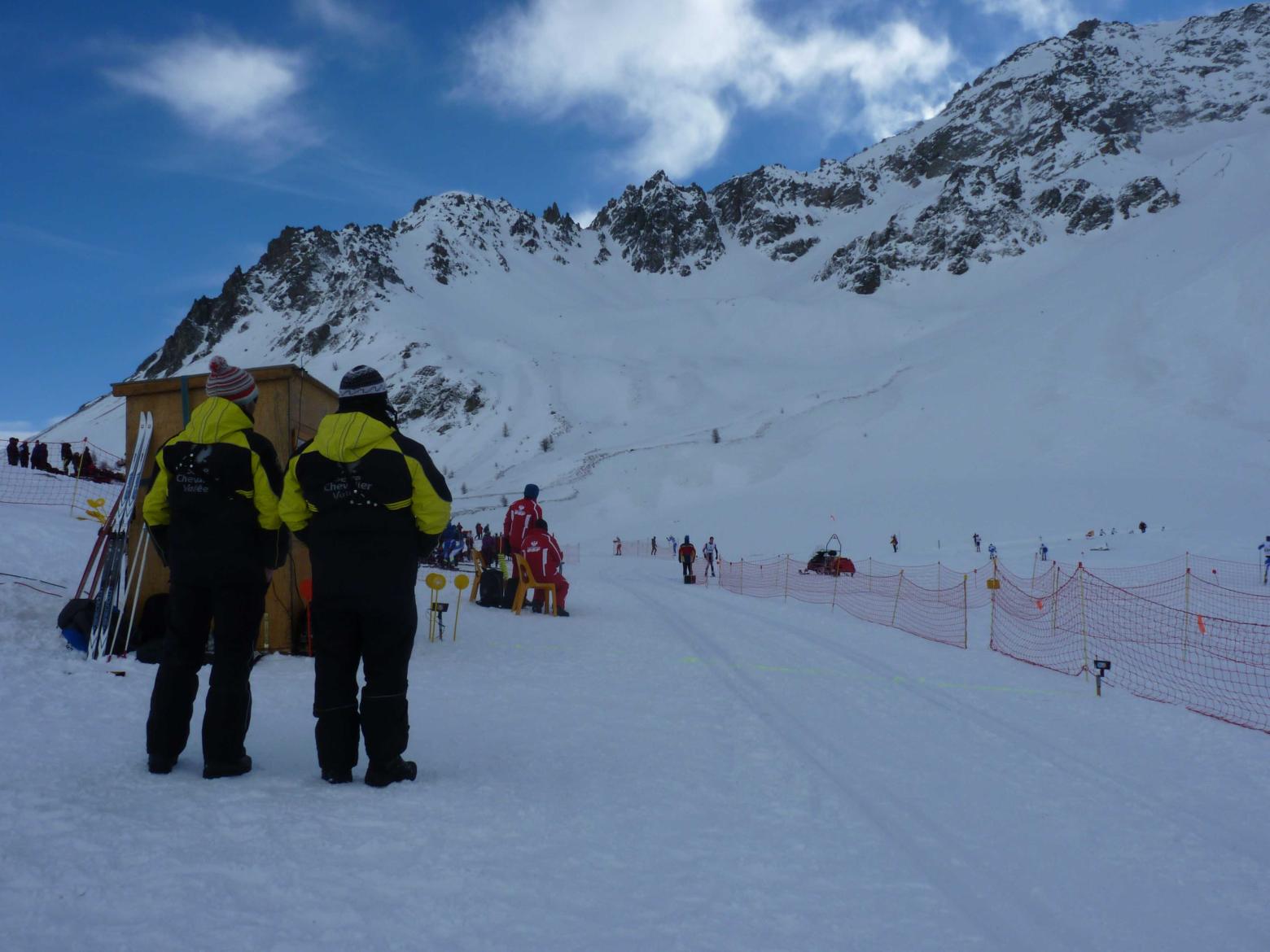 Depuis la mi décembre une piste de ski de fond est damée régulièrement par les équipes de Serre Chevalier. © H-Quellier -Parc national des Ecrins