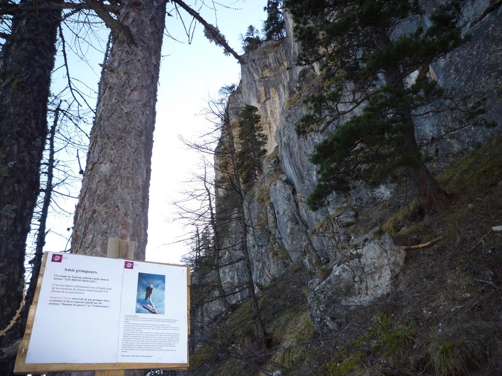 Panneau d'information des grimpeurs - Les vigneaux © T-Maillet - Parc national des Ecrins