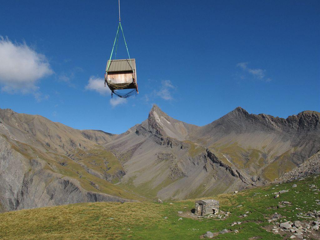 Cabane héliportable sur l'alpage d'Isola - Champsaur - 2014  © Marc Corail - Parc national des Ecrins