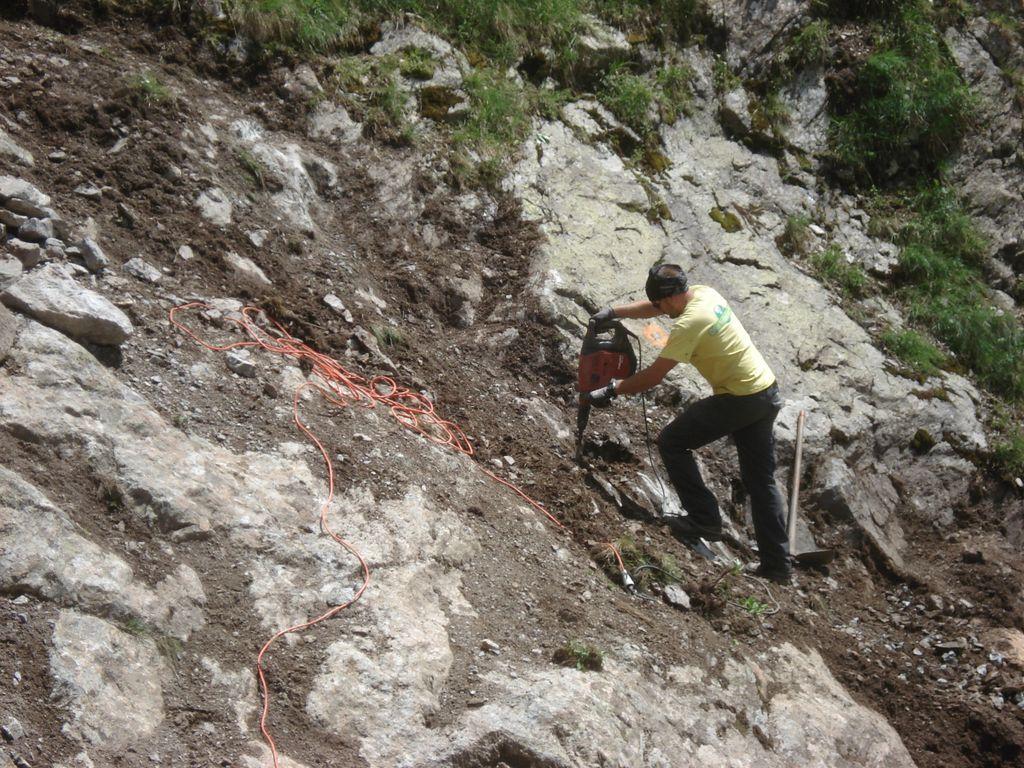 Chantier Combe de l'Embernard - juin 2015  © S.D'houwt - Parc national des Ecrins