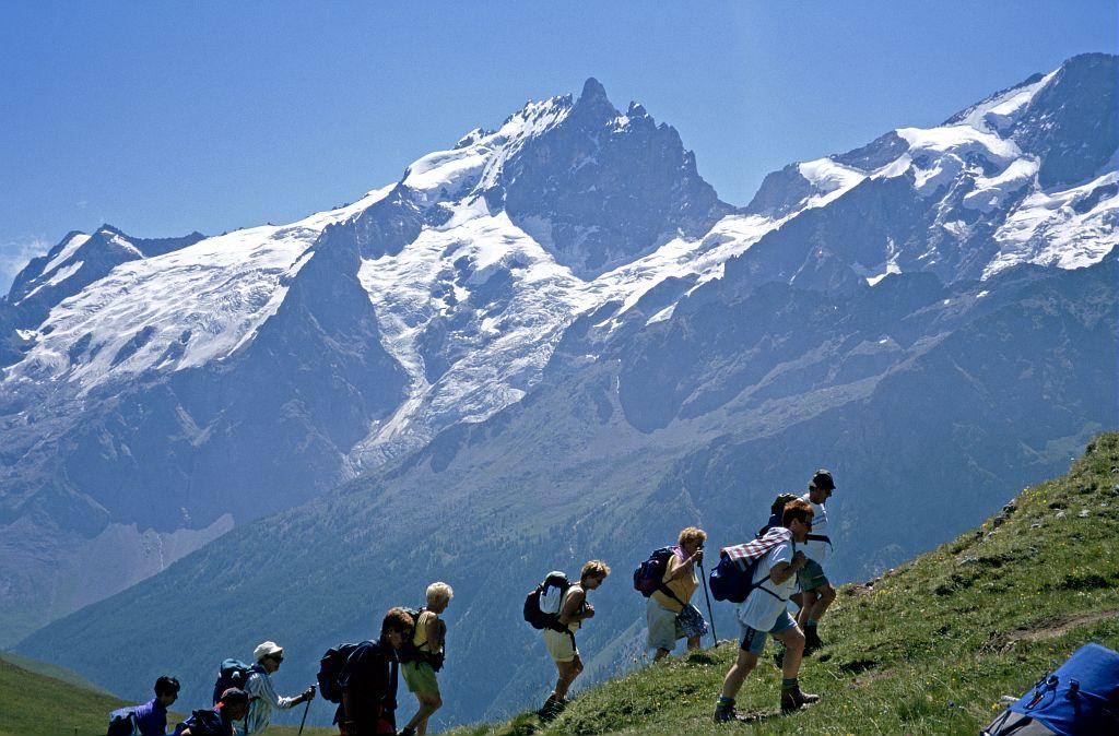 Randonnée face à la Meije © Parc national des Ecrins