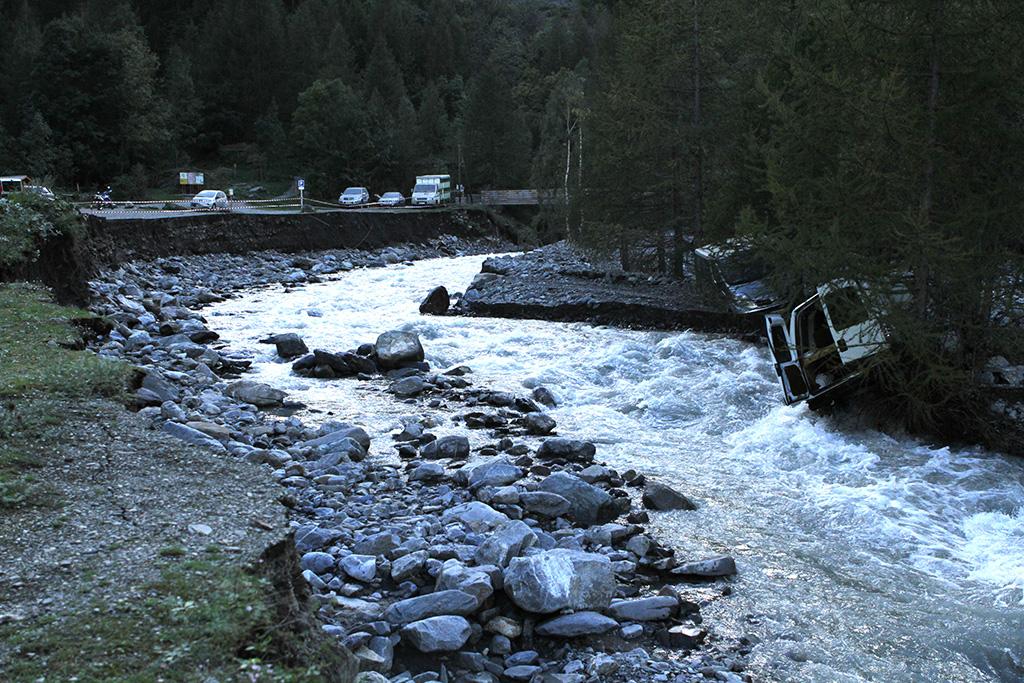 parking Dormillouse-dégats orage - sept 2015 - © F.Goulet - Parc national des Ecrins