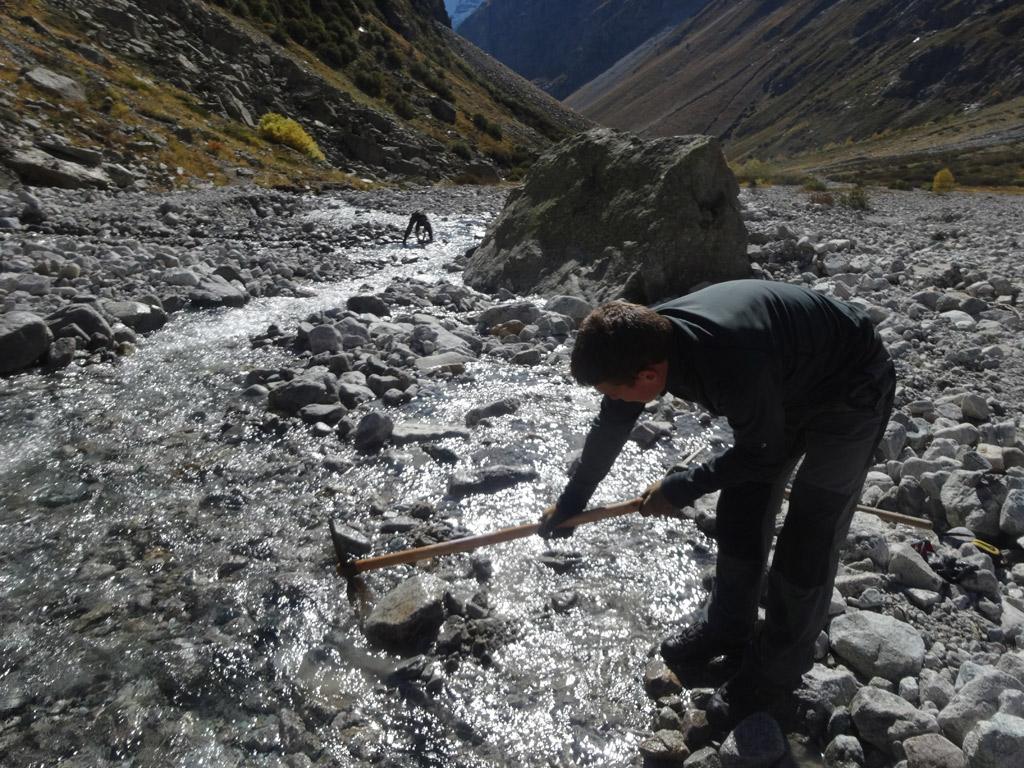 Dégâts sentier accès refuge Châtelleret - Oisans - oct 2015 - © S.Derivaz- Parc national des Ecrins