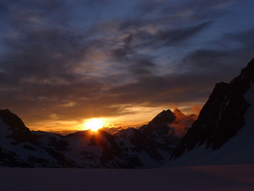 Lever de soleil sur les Ecrins - photo T.Maillet - Parc national des Ecrins