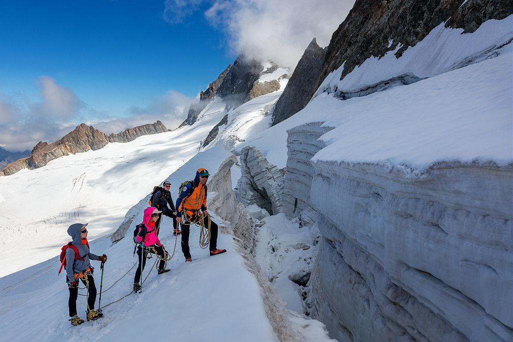Sortie initiation alpinisme - Esprit parc national - photo Bertrand Bodin - Parc national des Ecrins