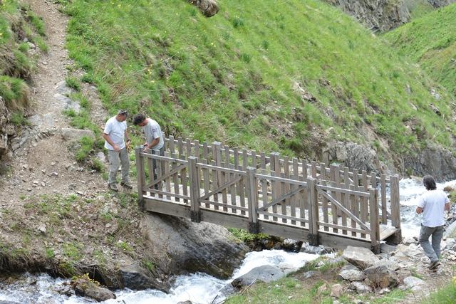 Installation passerelle Combe Guyon - Valsenestre - mai 2016