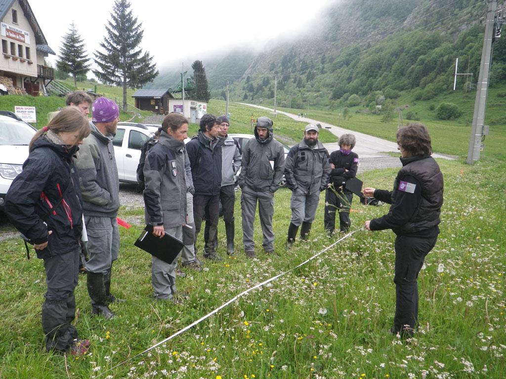 Calage mesures biomasse végétale - © Leïla Thouret - Parc national des Écrins