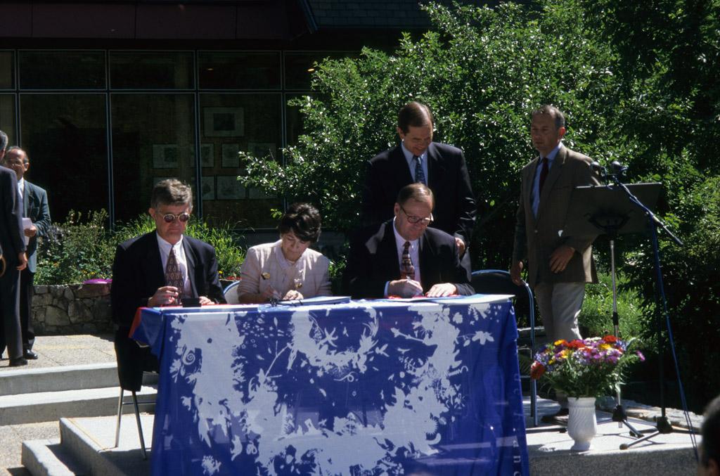 Corine Lepage, ministre de l'environnement à Vallouise pour la signature de la charte du Parc national des Ecrins, le 11 juillet 1996