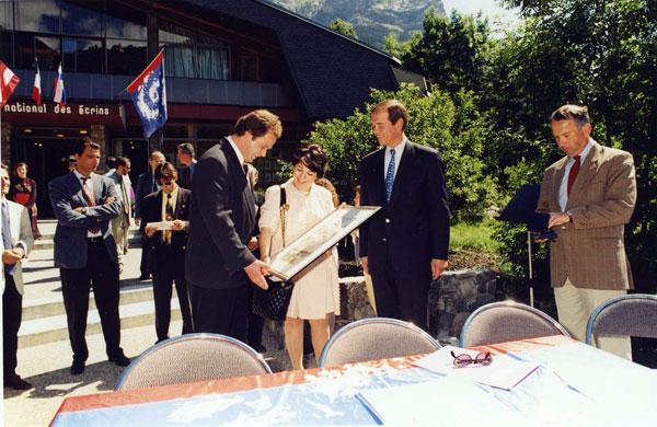 Corine Lepage, ministre de l'environnement à Vallouise pour la signature de la charte du Parc national des Ecrins, le 11 juillet 1996