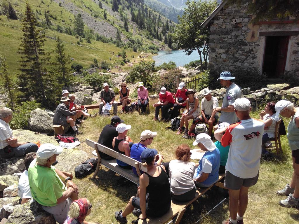 Sortie au Lauvitel avec des personnes déficientes visuelles - juillet 2016 - © Parc national des Ecrins - association Valentin Haüy 