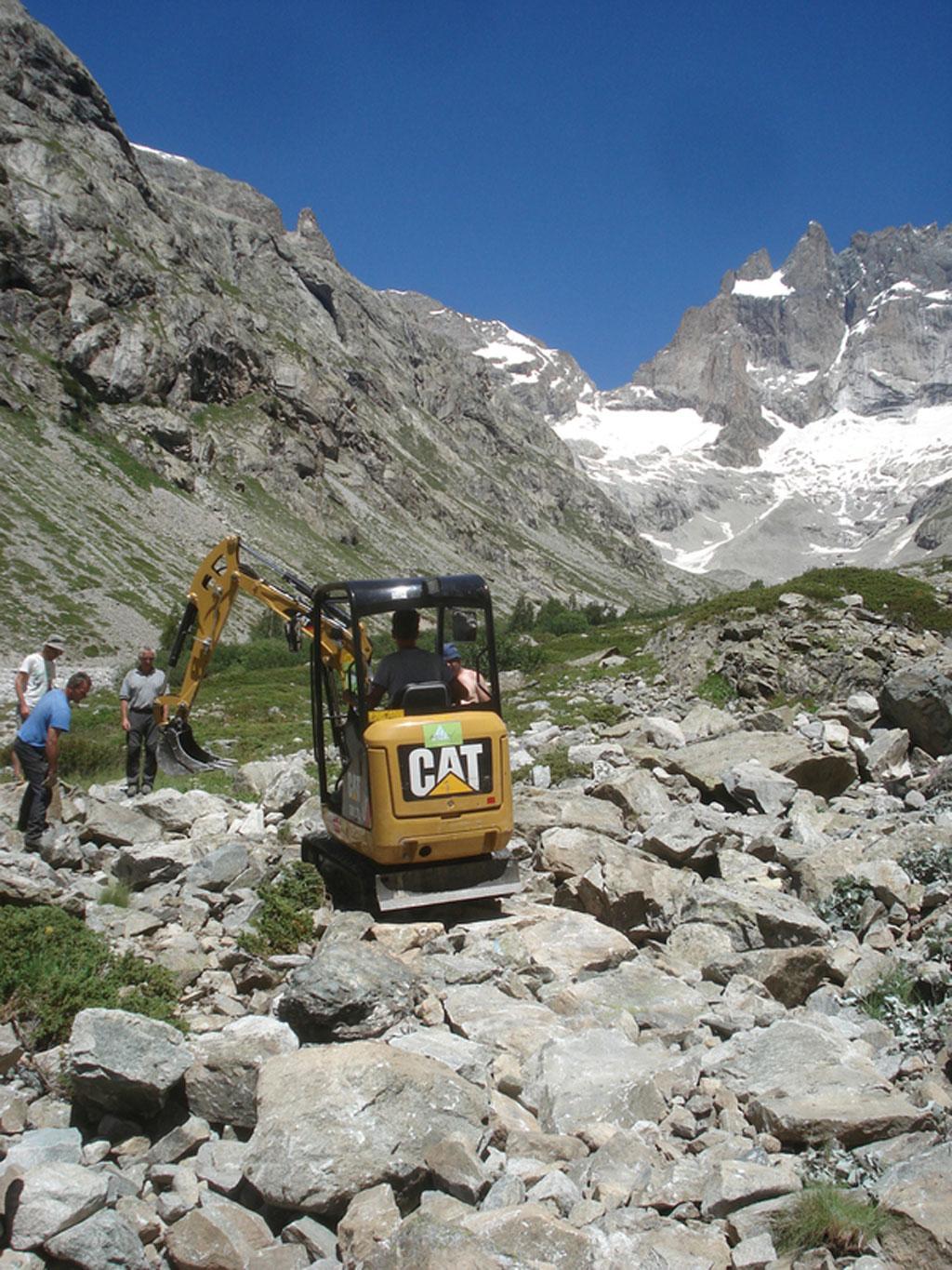 Travaux aux étançons - itinéraire Chatelleret - juillet 2016 © S-D'Houwt - Parc national des Écrins