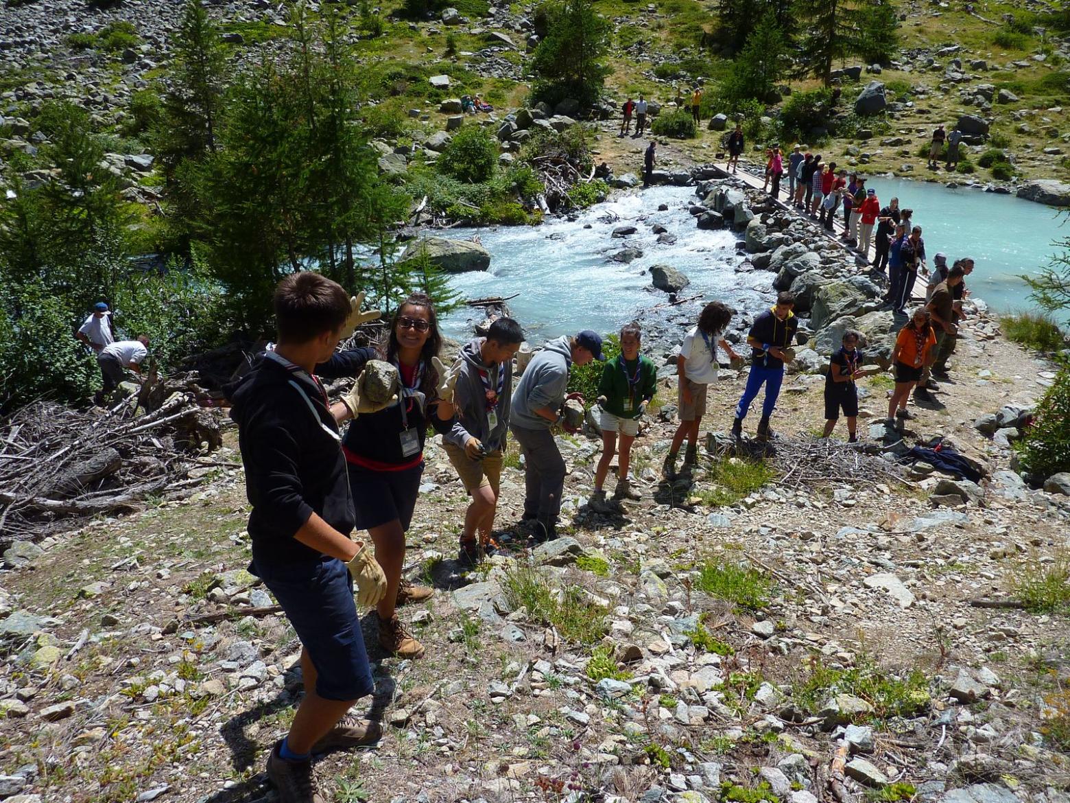 travaux lac de la douche avec groupe scout -Roverway août  2016 - © C.Coursier - Parc national des Ecrins