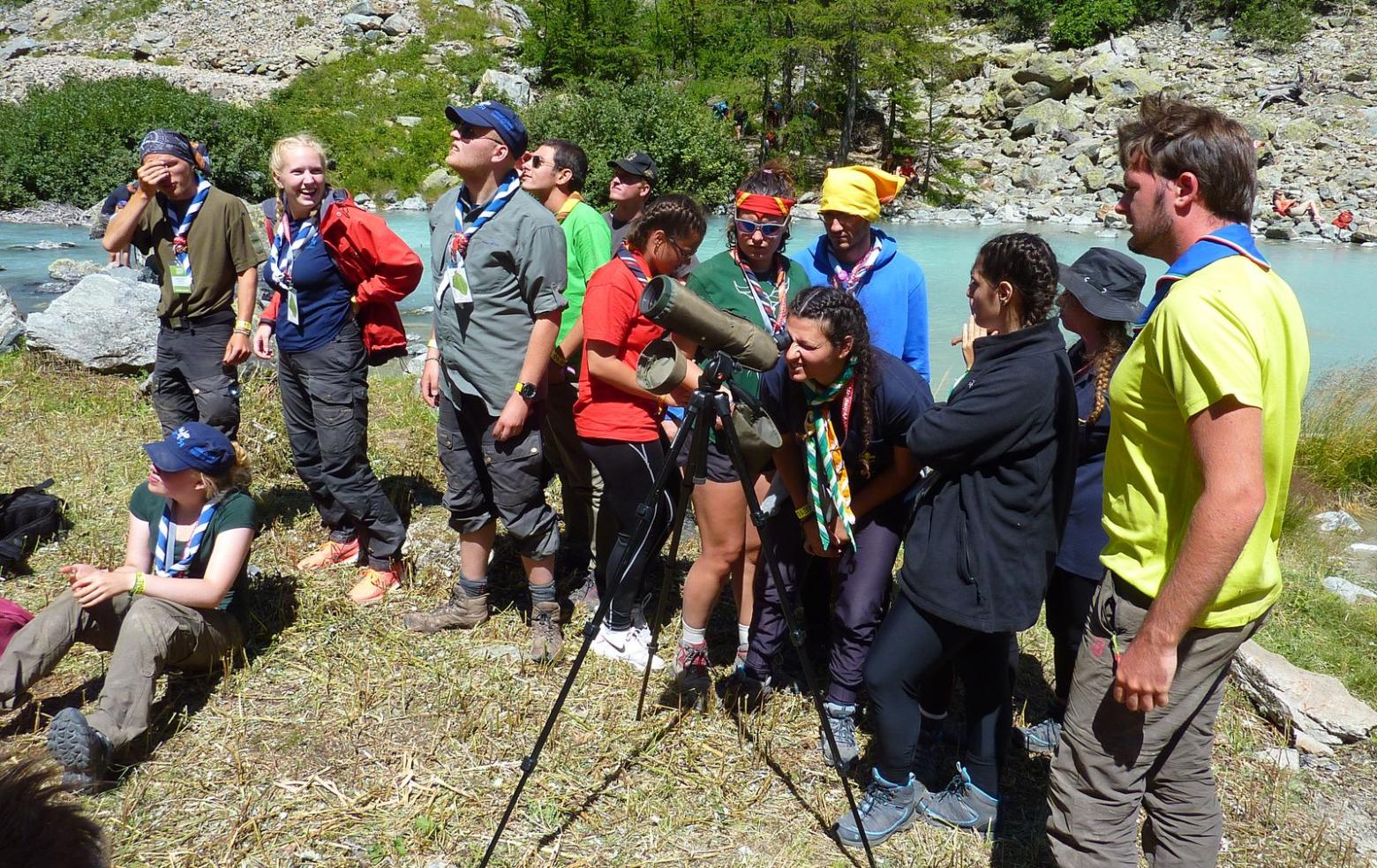 travaux lac de la douche avec groupe scout -Roverway août  2016 - © C.Coursier - Parc national des Ecrins