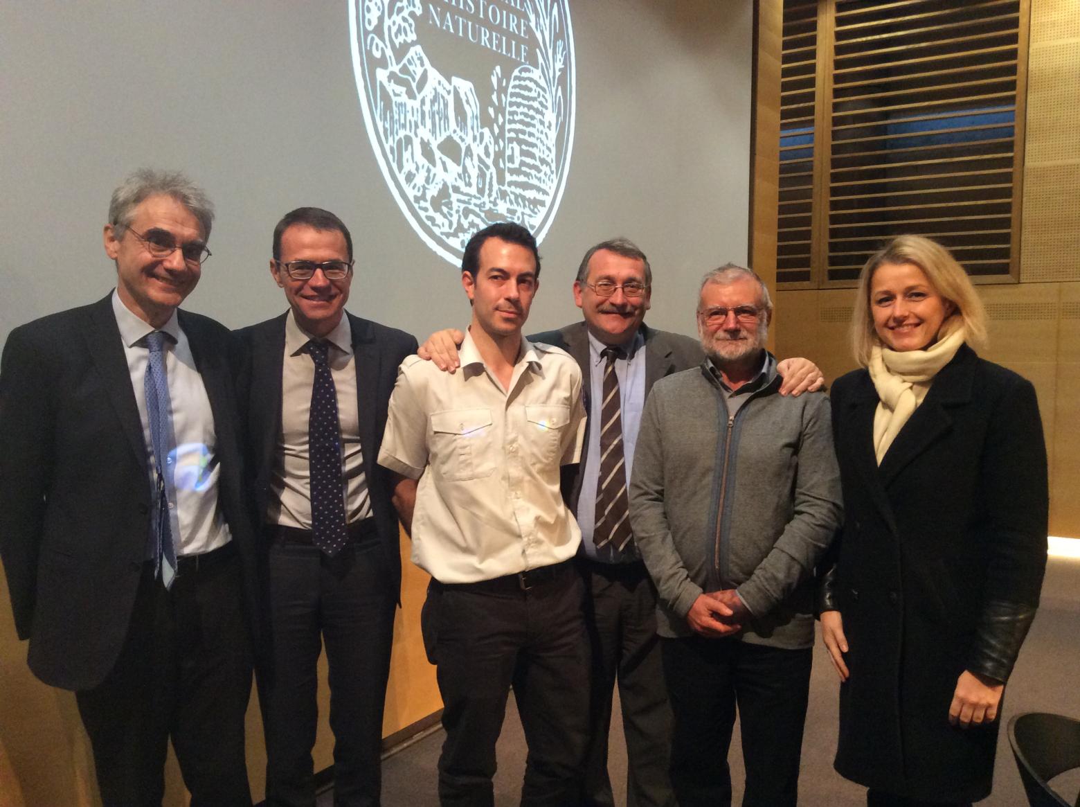 Inauguration Biodiv'Ecrins au muséum national d'histoire naturelle à Paris - 29 novembre 2016 © Parc national des Ecrins- De droite à gauche sur la photo : Barbara POMPILI : Secrétaire d'État chargée de la Biodiversité Bernard HERITIER : président du Parc National des Écrins Joël GIRAUD : député des Hautes-Alpes, maire de L'Argentière- La Bessée Camille MONTCHICOURT : responsable du projet « BIODIV'ECRINS » au Parc National des Écrins Pierre COMMENVILLE : directeur du Parc National des Écrins Bertrand GALTI