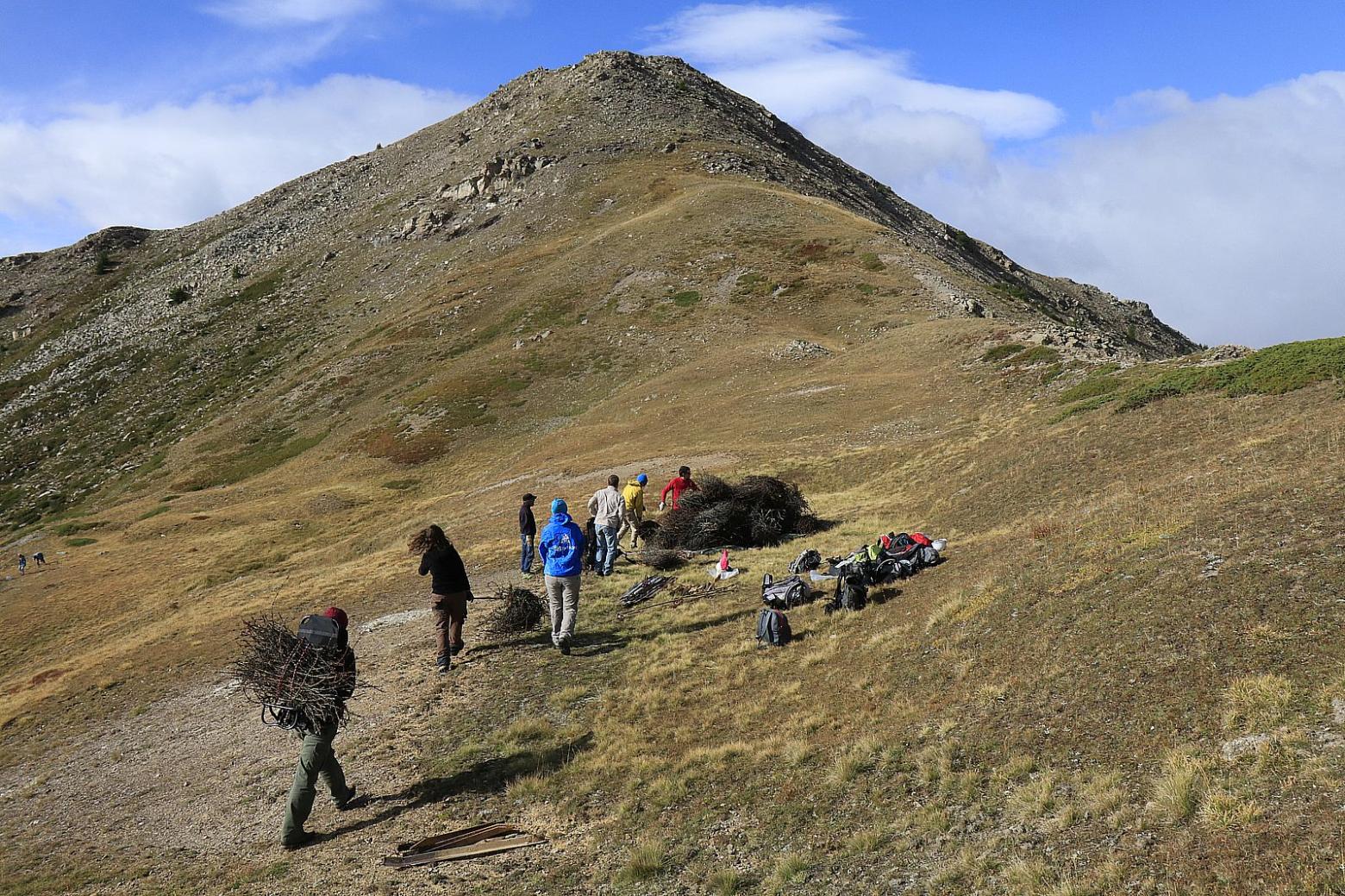 Opération nettoyage au Granon - sept 2017 - photo Cyril Coursier - Parc national des Ecrins