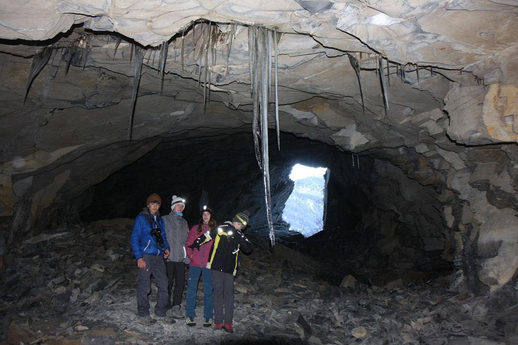  Sous terre à la recherche de chauves-souris. - stage 3ème au Parc national des Ecrins dans le Champsaur - dec 2017 © M.Corail - Pne
