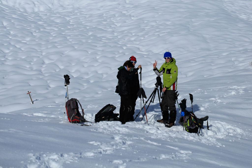Première rencontre avec la chevêchette. stage 3ème au Parc national des Ecrins dans le Champsaur - dec 2017 © Valentin Rousse