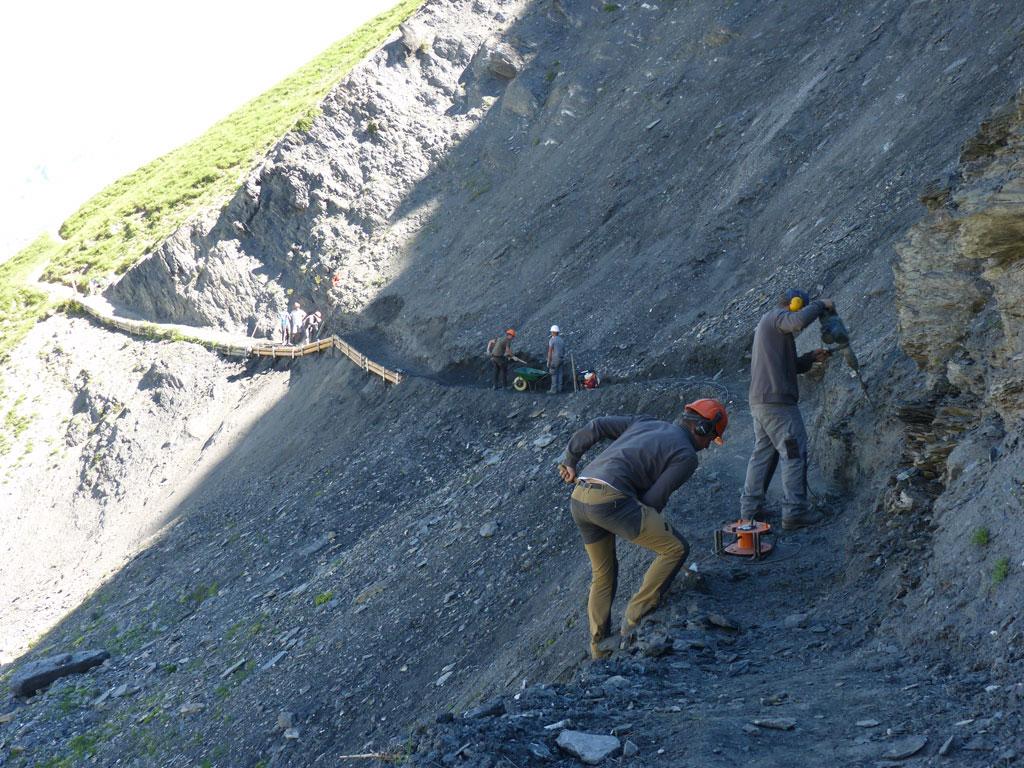 travaux sentier des crevasses, juin 2018 © E.Vannard - Parc national des Écrins