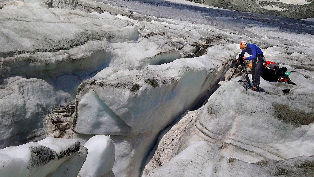 Tournage ARTE au glacier Blanc - © T.Maillet - Parc national des Écrins