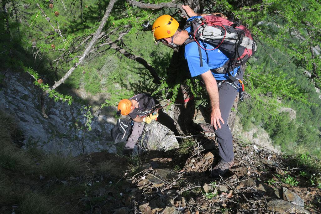 Installation balise gypaète juin 2019 © Parc national des Ecrins