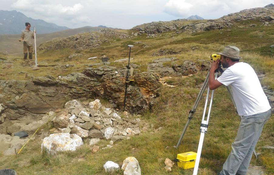 Archéologie sur le plateau d'Emparis - © R.Bonet - Parc national des Ecrins