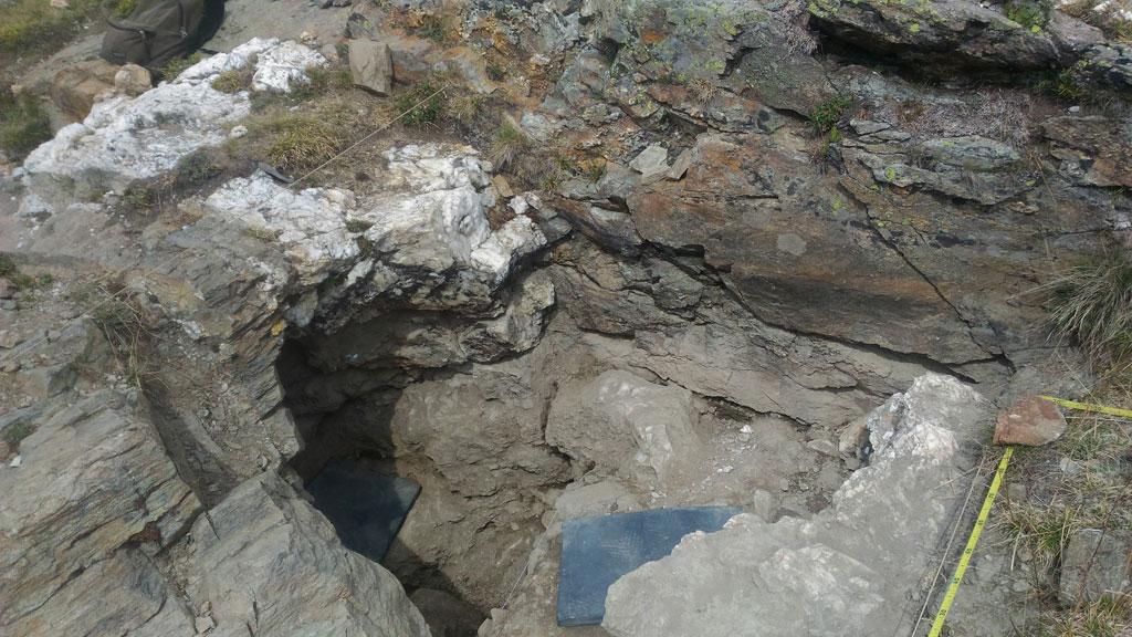 Archéologie sur le plateau d'Emparis - © R.Bonet - Parc national des Ecrins