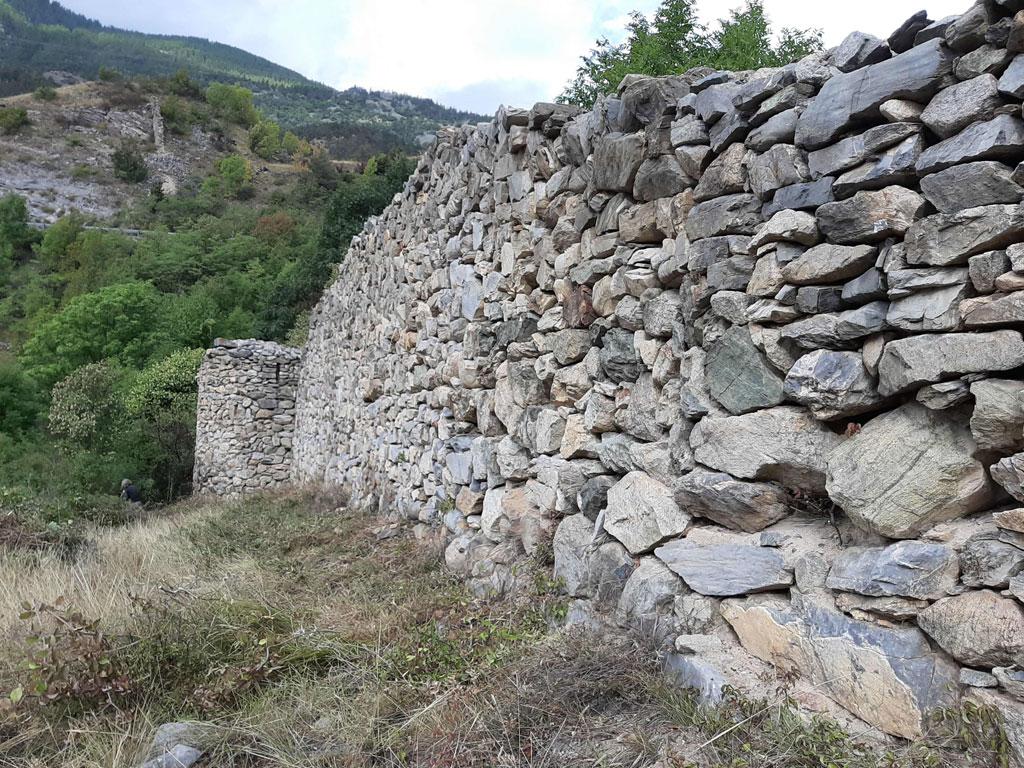 débroussaillage mur du Barry - Les Vigneaux - © H.Quellier - Parc national des Écrins