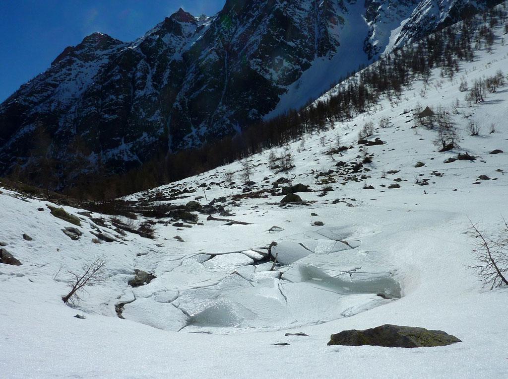 Lac de la douche - 2 avril 2015 © C.Coursier - Parc national des Écrins
