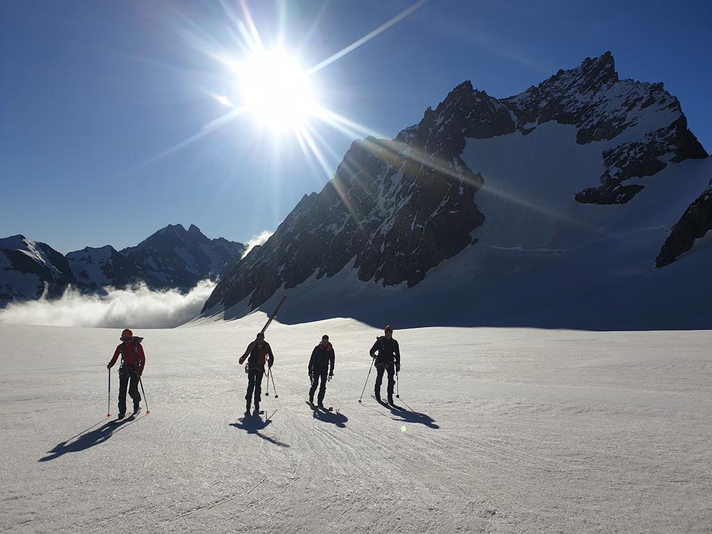 Mesures d'accumulation glacier Blanc - mai 2020 - photo M.Bonnefoy - INRAE