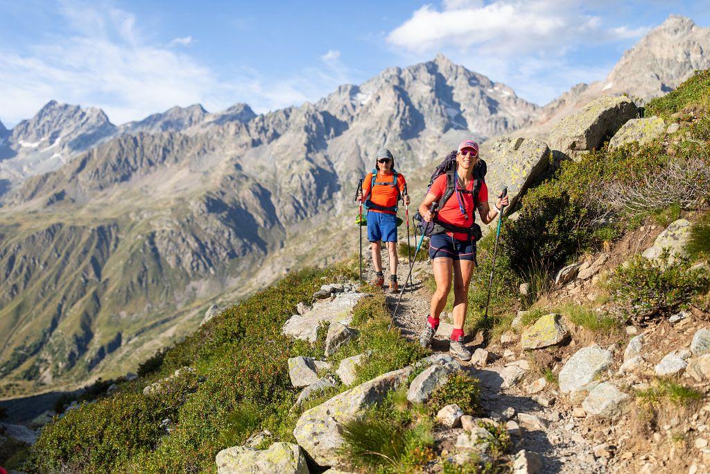 GR54 et Tour des refuges du Valgaudemar : montée au refuge de Vallonpierre © Parc national des Écrins - Thibaut Blais