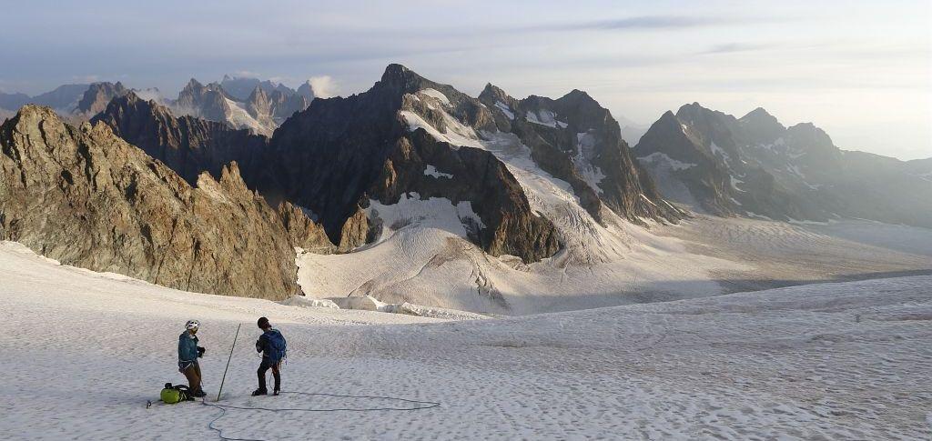 Mesures d'ablation sur le glacier Blanc - © M. Bouvier - PNE