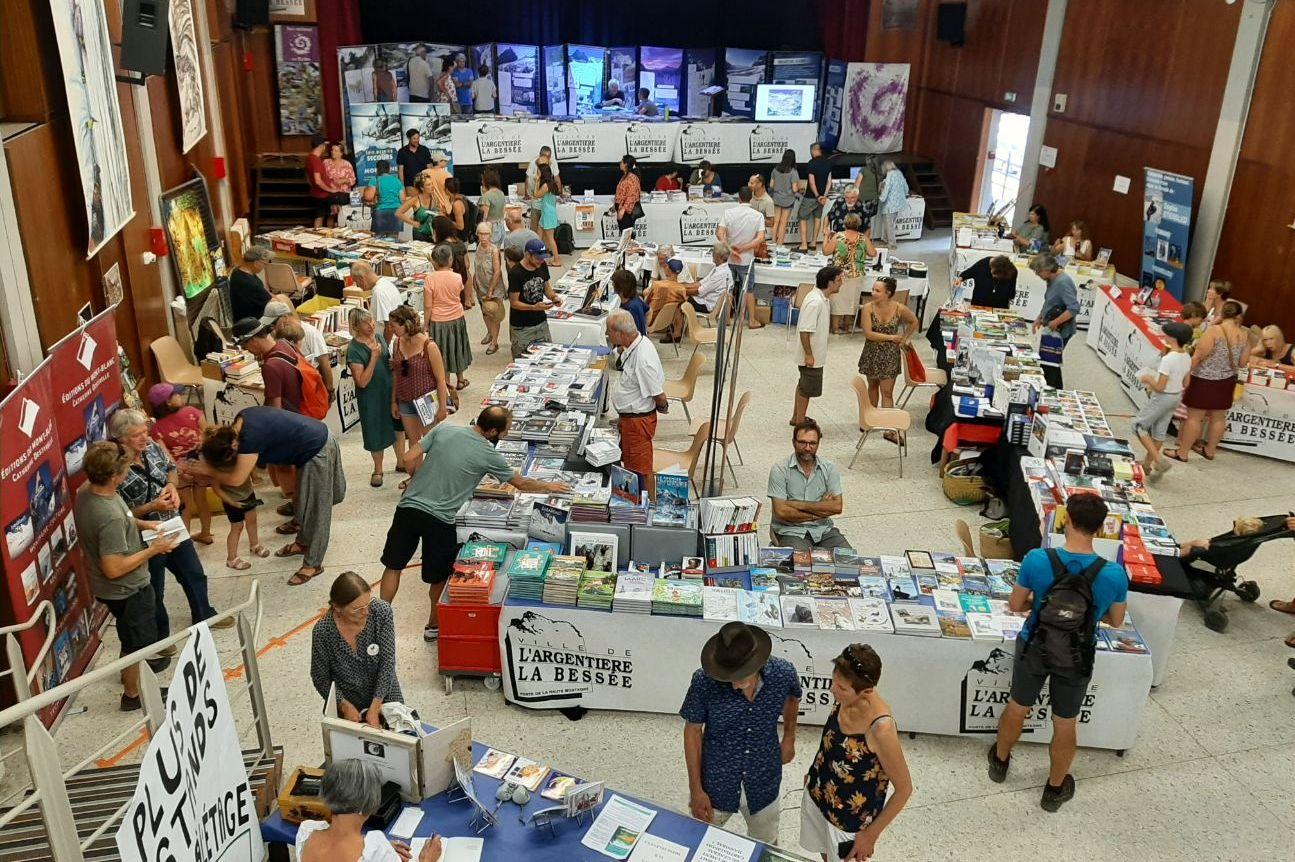 Salon du livre de L'argentière-la-Bessée © H. Valentin - PNE