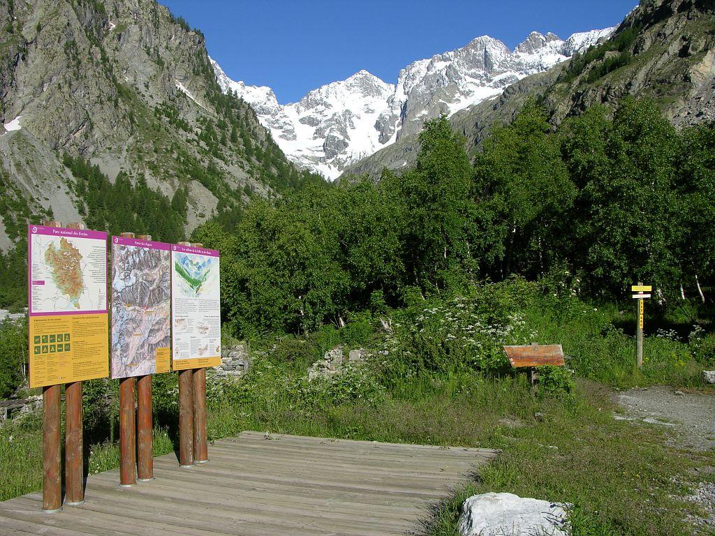 Point d'info à Entre-les-Aigues © T. Maillet - PNE