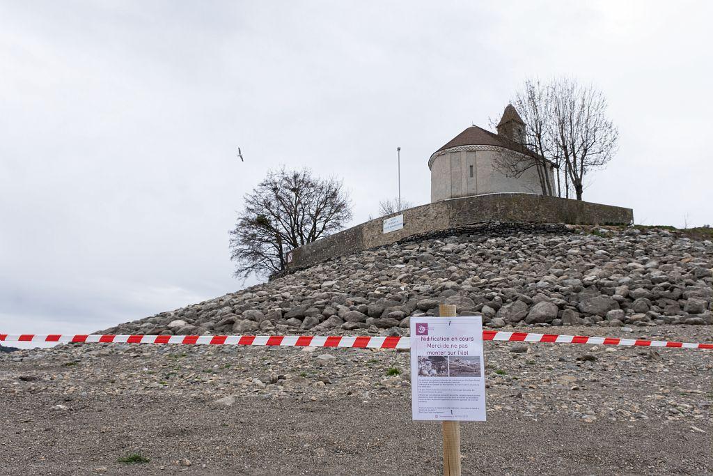 Information afin d'éviter l'accès piéton en période de nidification des goélands leucophées sur l'îlot Saint-Michel © M. Coulon - PNE