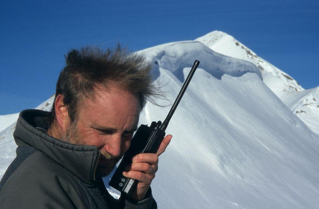 Garde-moniteur parlant à la radio - hiver 2000 © PNE