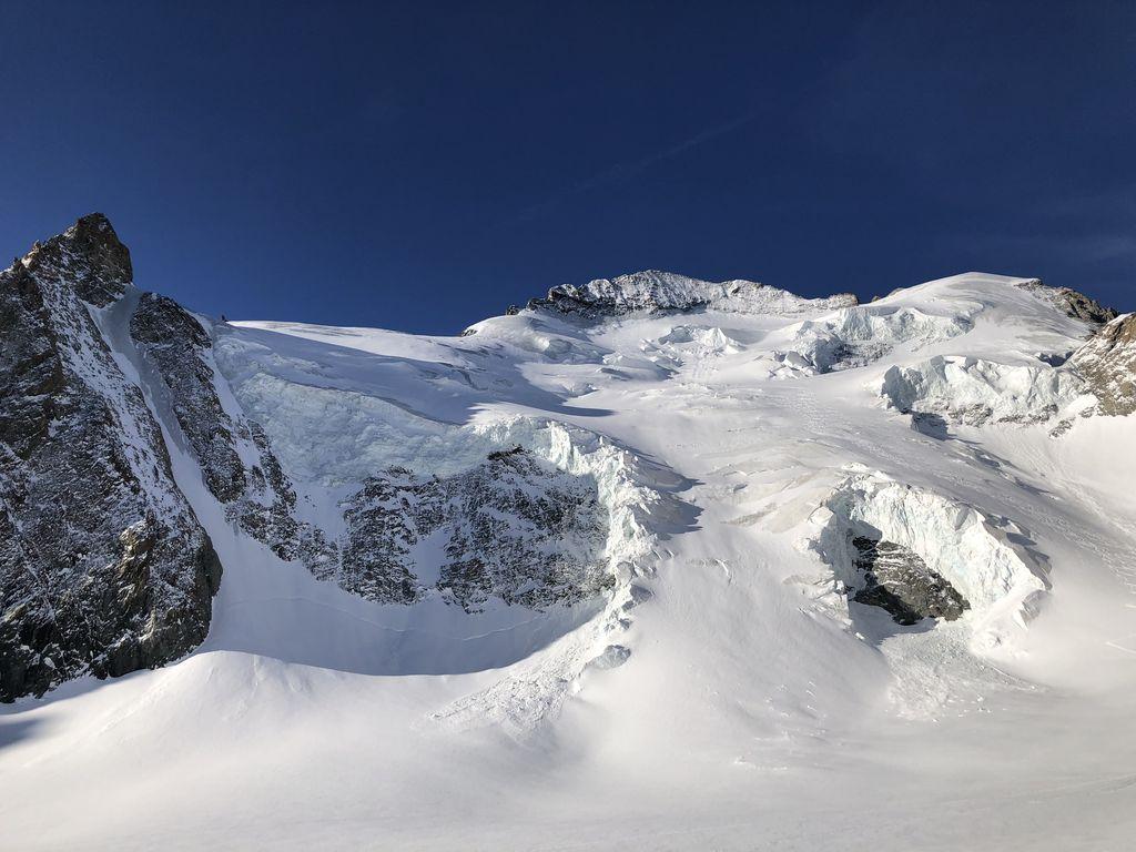 Campagne de mesures des 2 et 3 mai 2023 sur le glacier Blanc © J. Charron - PNE