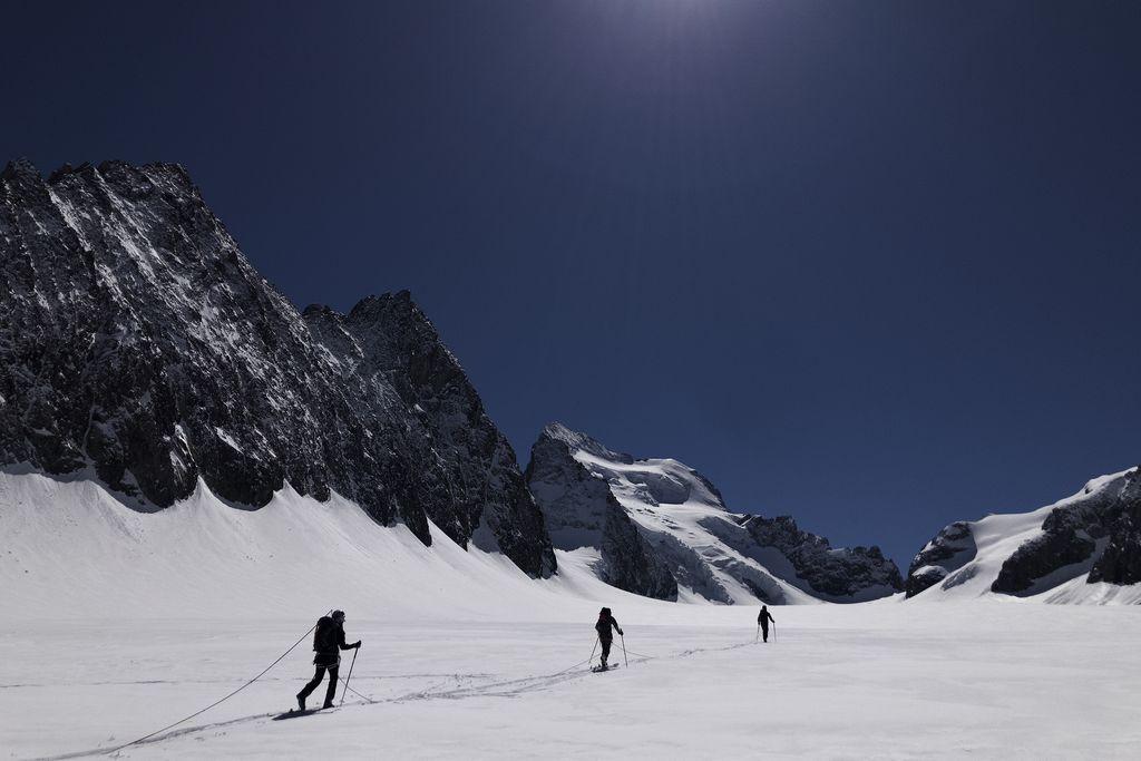 Campagne de mesures des 2 et 3 mai 2023 sur le glacier Blanc © J. Charron - PNE